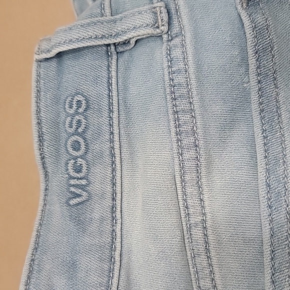 Vigoss, Size 28, Thompson Tomboy Jeans, Light Wash, Gently Used Condition. - Picture 2 of 14